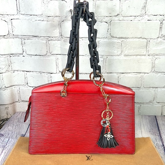 Louis Vuitton red Epi shoulder bag or crossbody with charms - Picture 5 of 15
